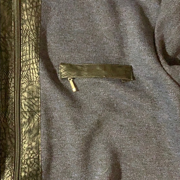 Sleek, Modern Men’s Multi Use Sweater - Picture 3 of 3